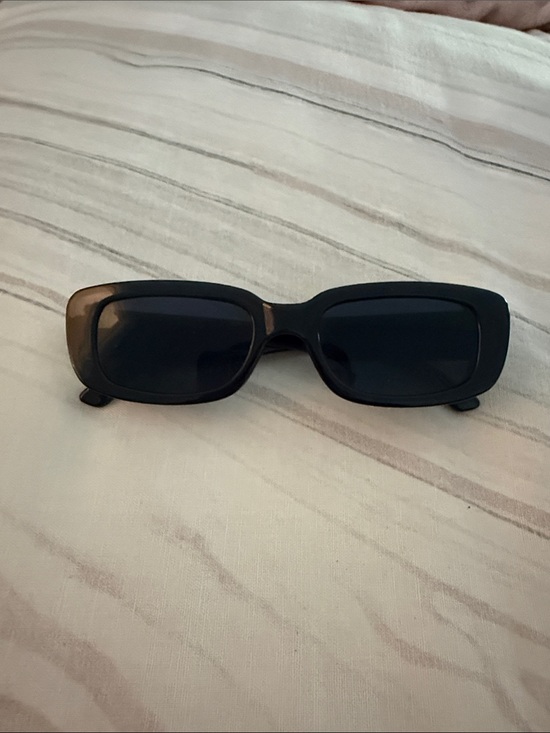 Accessories - Classic Rectangular Black Sunglasses